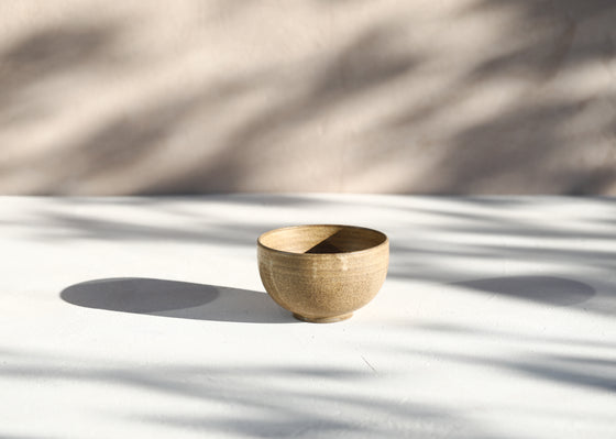 A set of 3 brown beige bowls