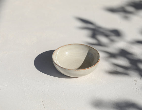 A set of 2 brown bowls